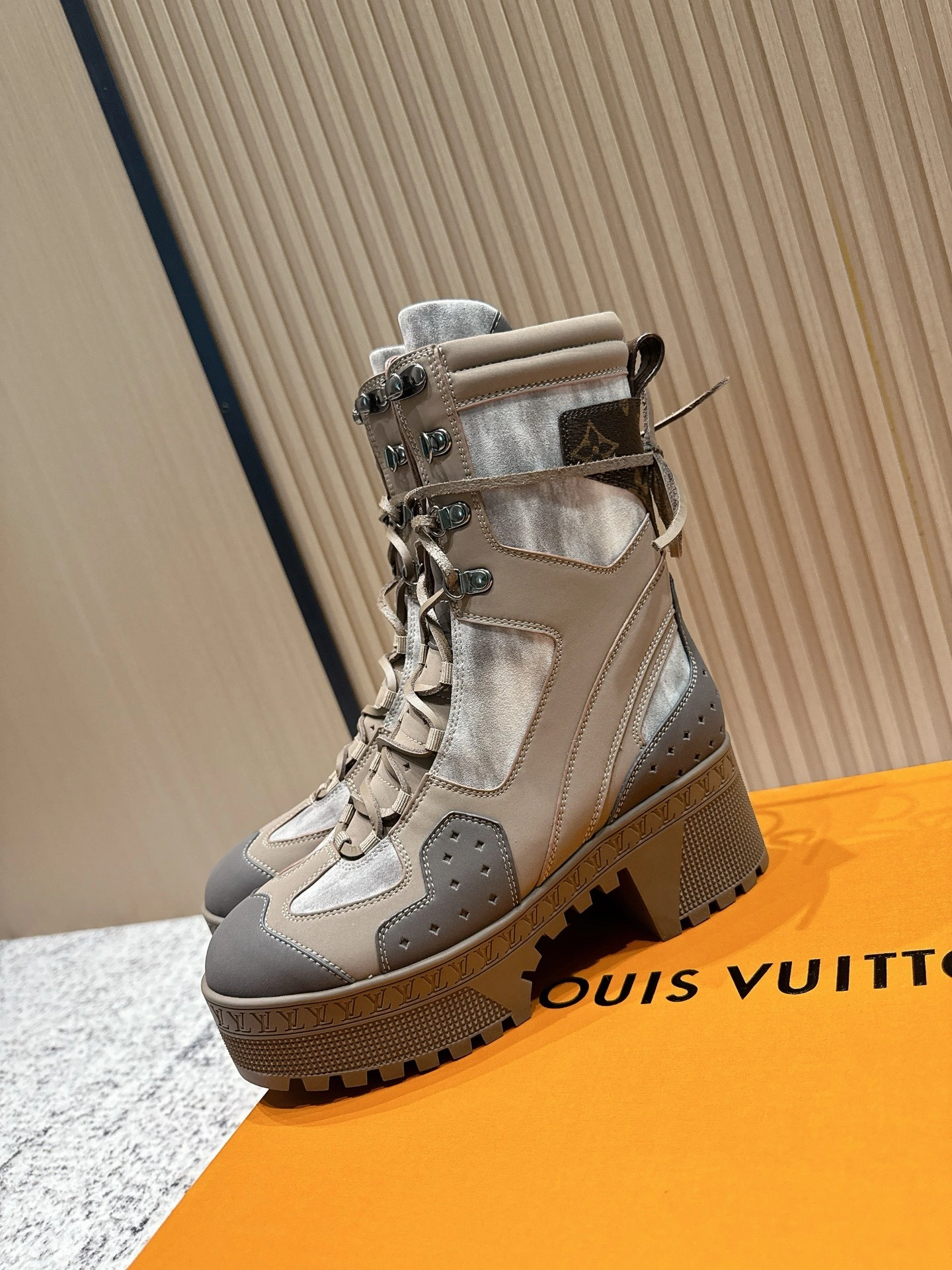 COCO-- 8V 1AISC3 cowhide Heel height ：7cm Waterproof：3.5cm item:E-X362J2912